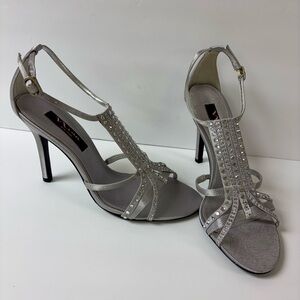 Nina Urika “Royal Luster” Satin Sandal – Silver – Size 8.5